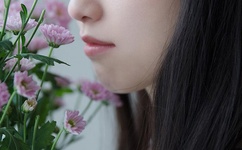 宝宝腿分大一点就不疼了